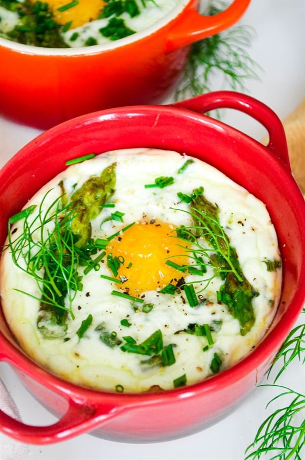 Oeuf cocotte aux asperges vertes