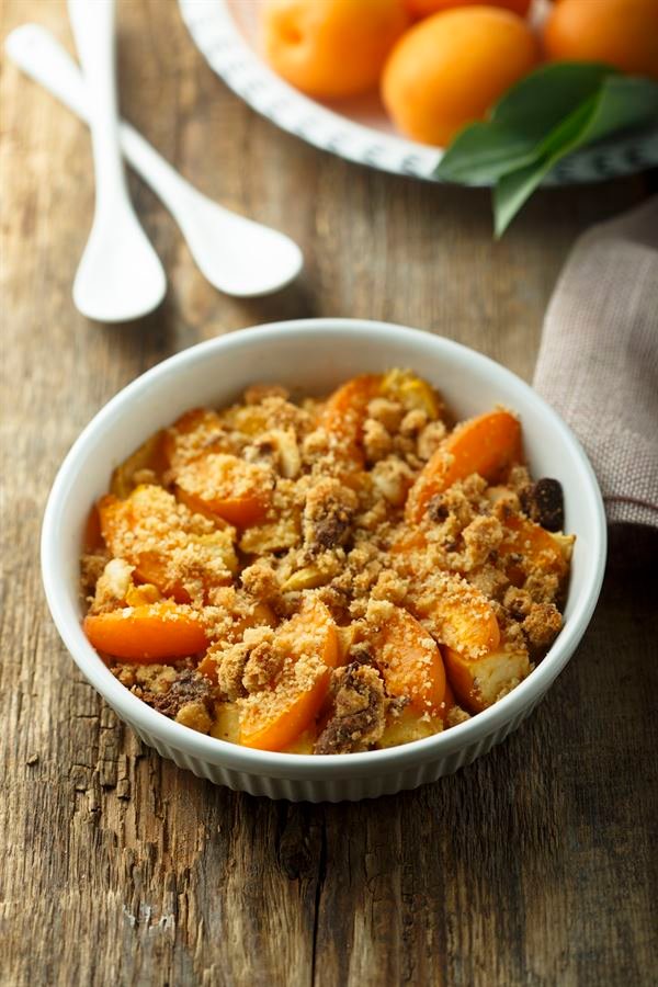 Crumble abricots noisettes