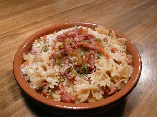 Farfalle aux poivrons et au bacon