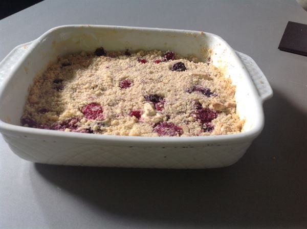 Crumble aux fruits rouges et au chocolat blanc