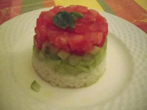 Verrine dété au riz, tomates & concombres