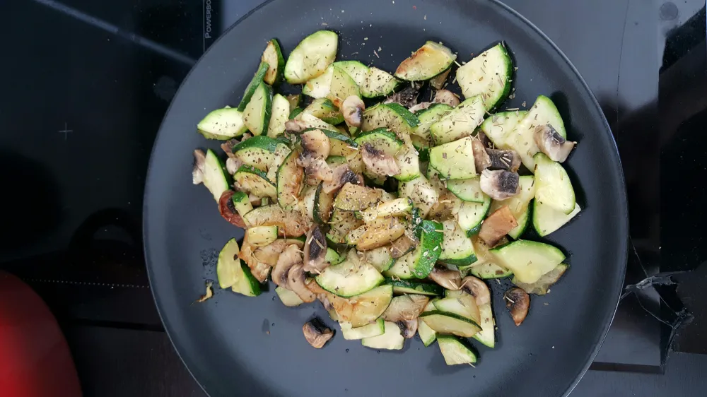 Poêlée de courgettes et champignons persillés