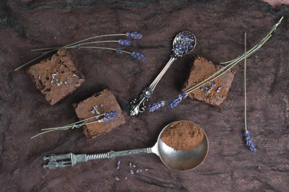 Gâteau au chocolat à la fleur de sel et à la lavande