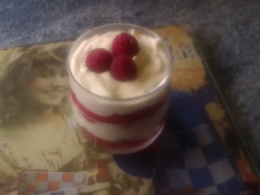 Tiramisu framboises, vanille et sablés