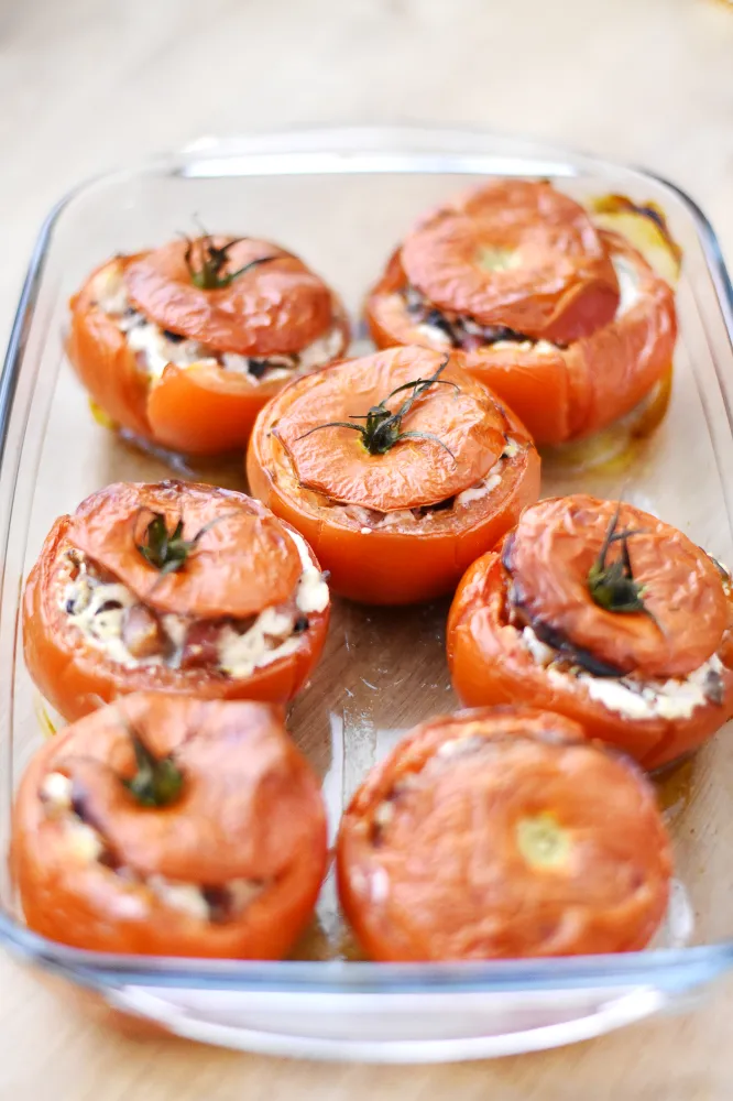 Tomates farcies au chèvre chaud