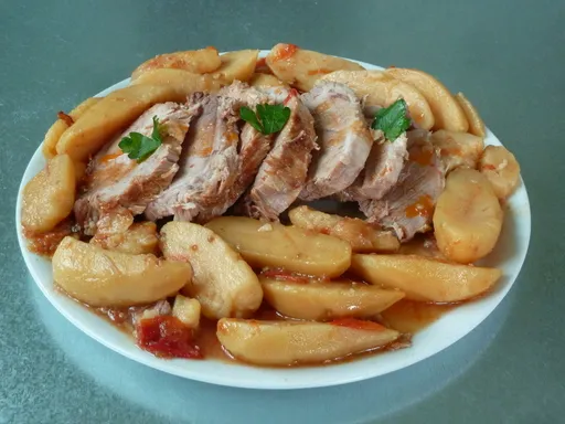 Rôti de porc à la tomate et aux pommes de terre