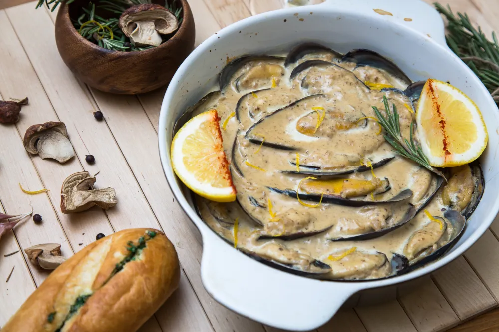 Moules aux champignons frais