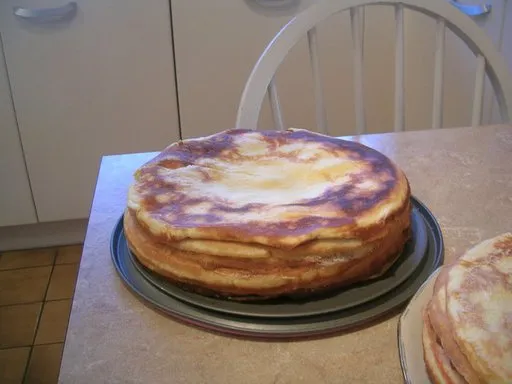 Gâteau de crêpes à la confiture