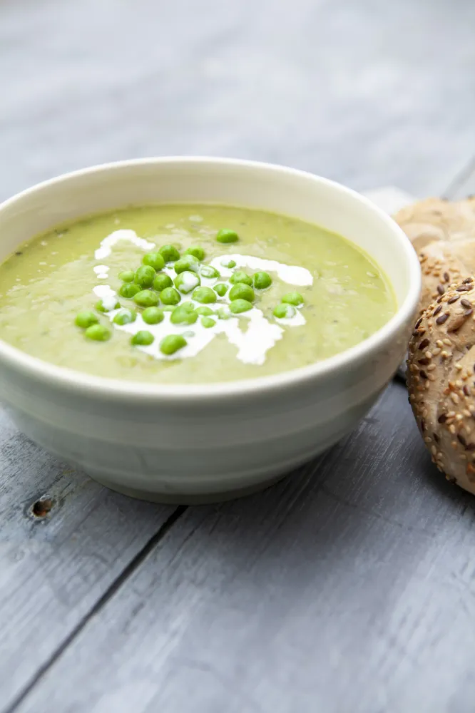 Soupe de petits pois à la noix de coco