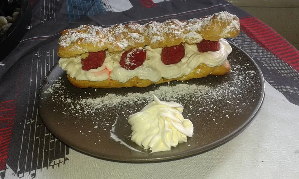 Eclair Chantilly -  Framboise