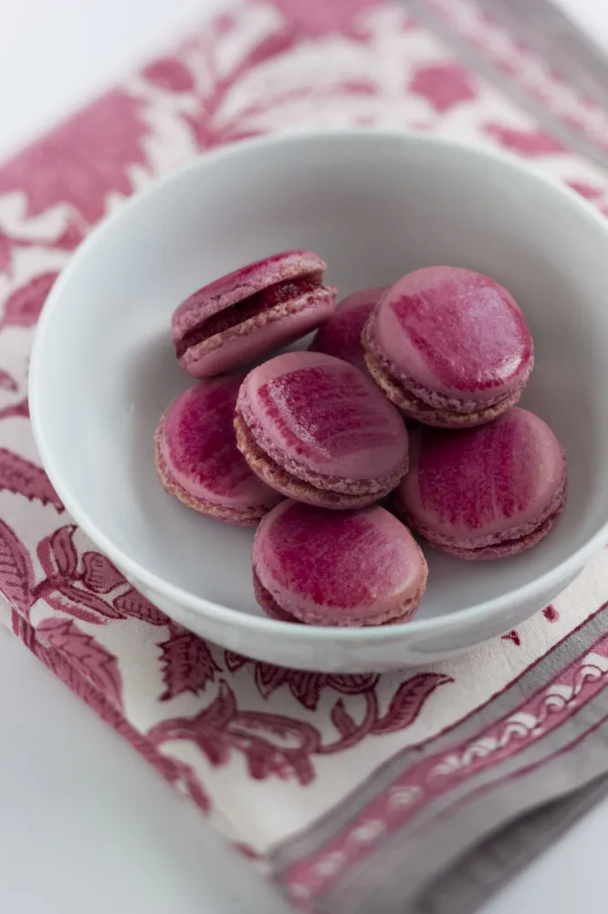 Les bons macarons à la framboise de Monsieur Julien