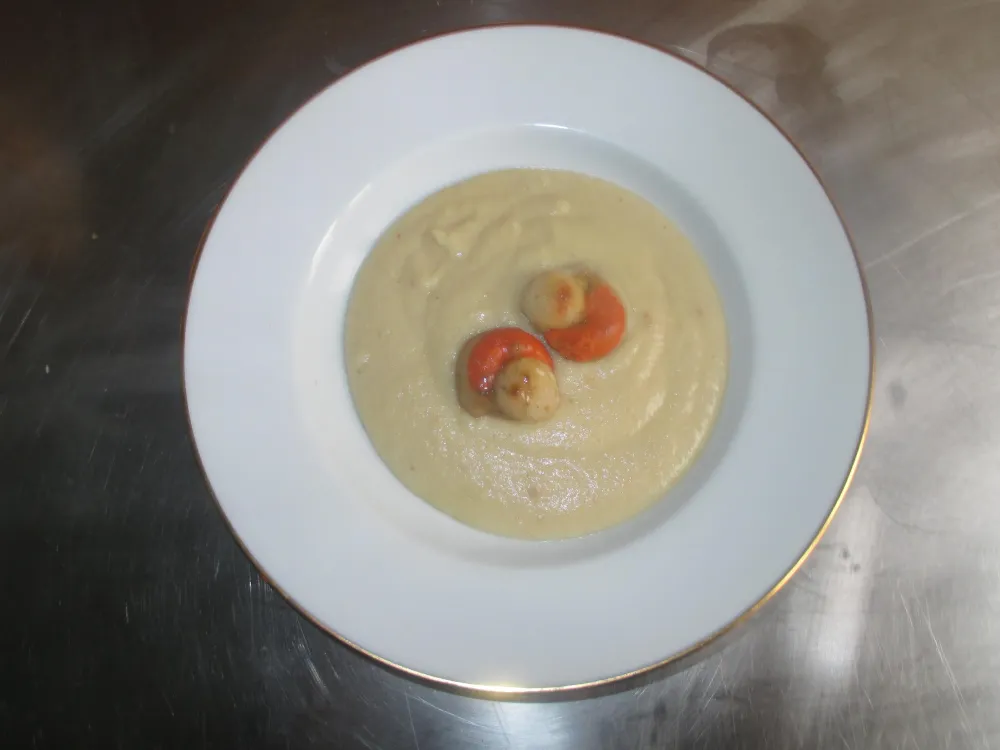 Velouté de choux fleur aux Saint-Jacques