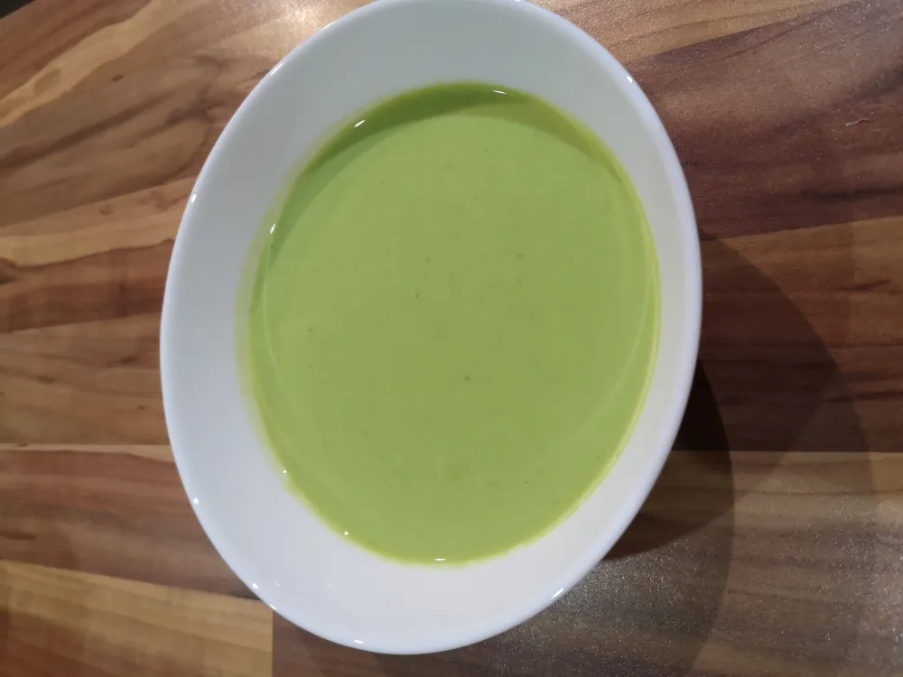 Velouté de petits pois et menthe poivrée