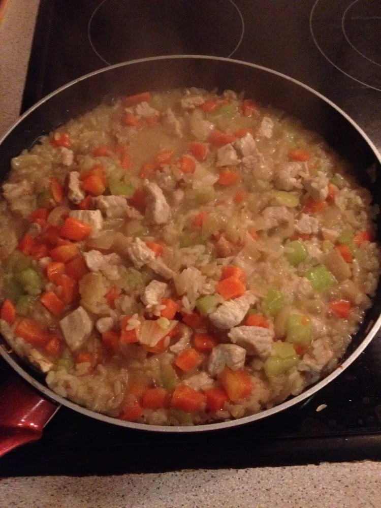 Risotto au poulet, à la carotte et à la courgette