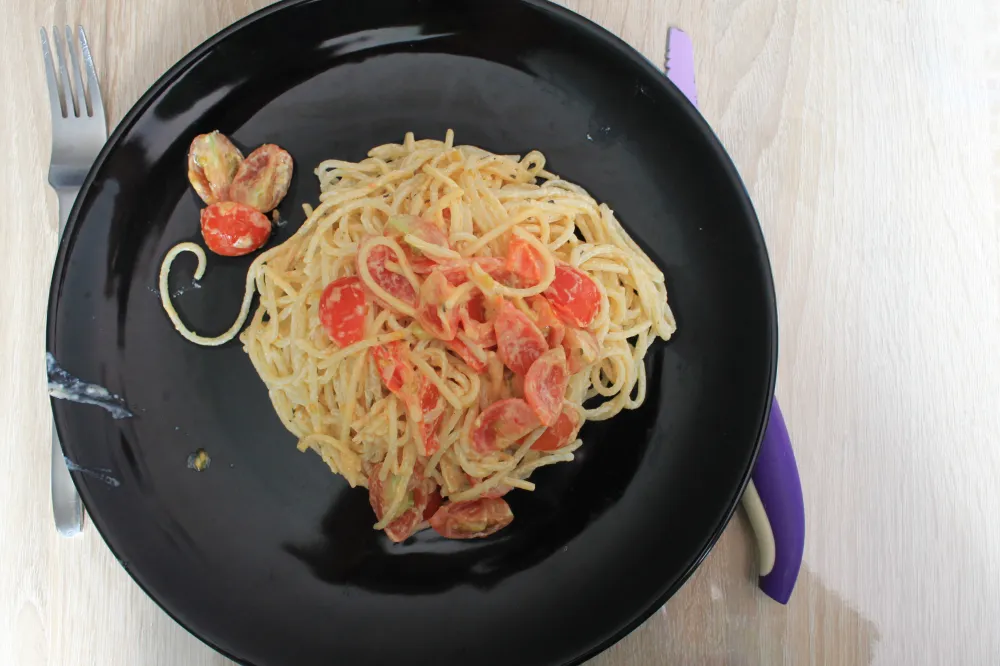 Spaghettis au chèvre et tomates