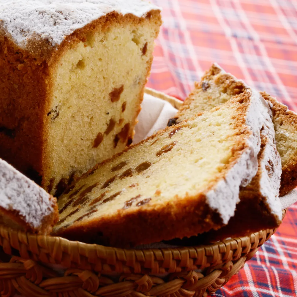 Cake au roquefort, aux noix et aux raisins