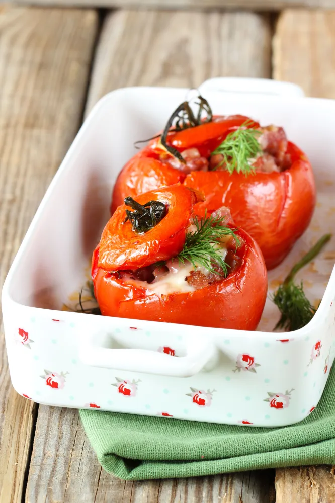 Tomates farcies au fromage de chèvre façon campagnarde