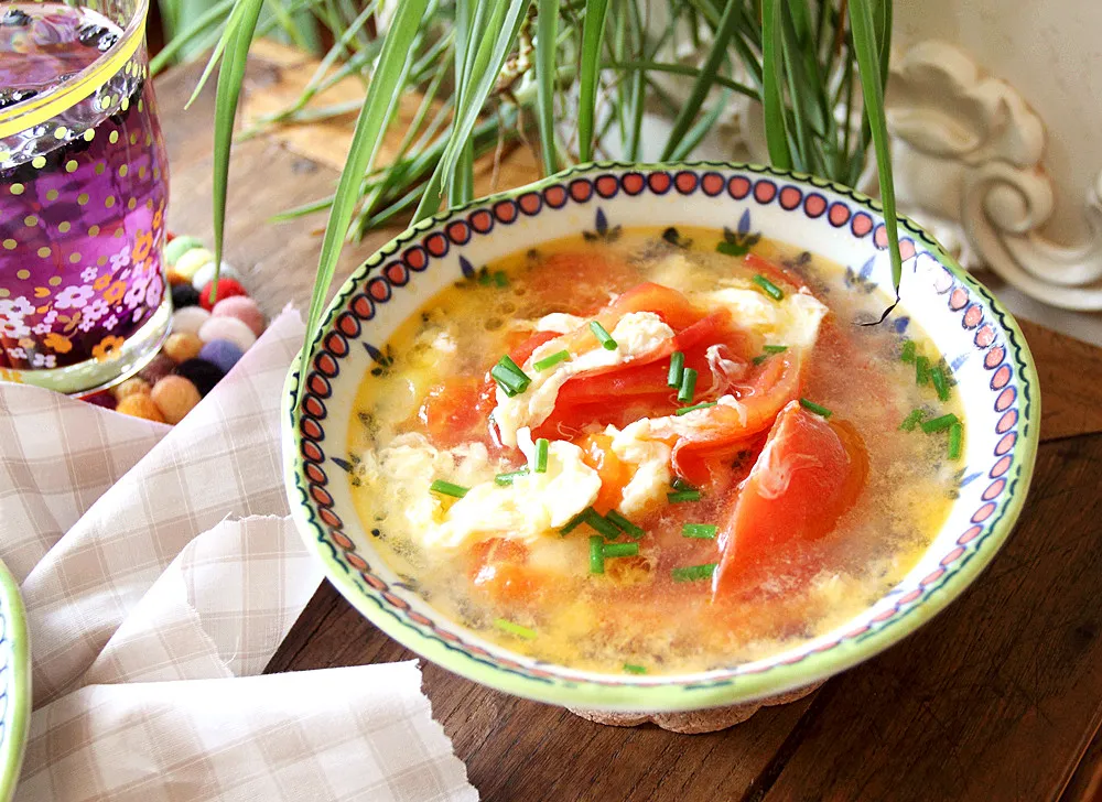 La soupe aux oeufs et aux tomates