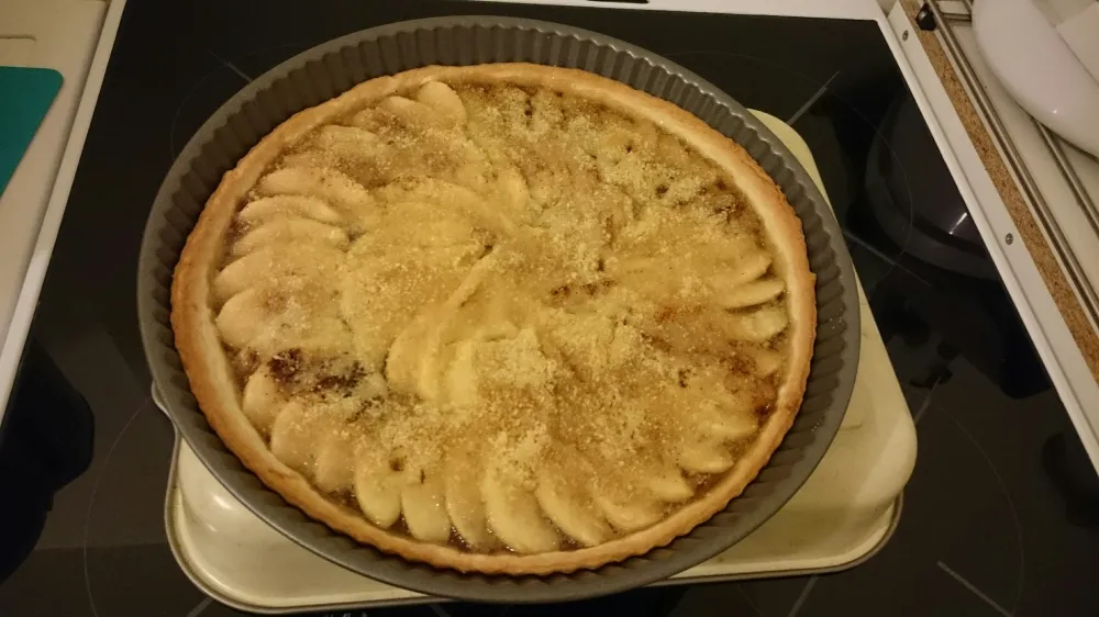 Tarte aux pommes et à la compote de rhubarbe