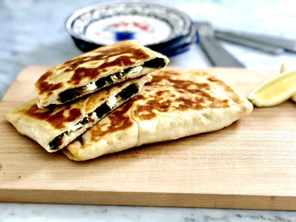 Gözleme aux épinards et à la feta (crêpe turque)