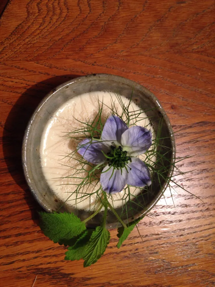 Panacotta au müesli et fleur doranger