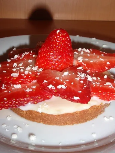 Tartelettes aux fraises, spéculoos et chocolat blanc