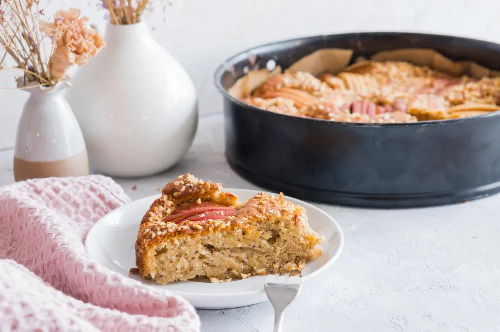 Gâteau ultra-moelleux pommes, noisettes et cannelle