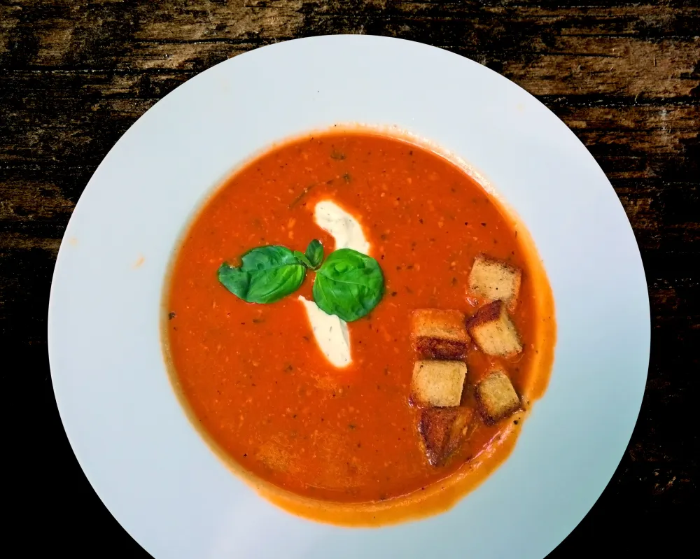 Soupe de tomates au pesto