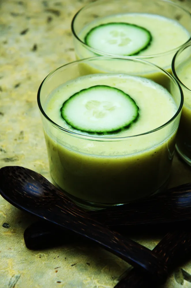 Velouté de concombre au piment vert