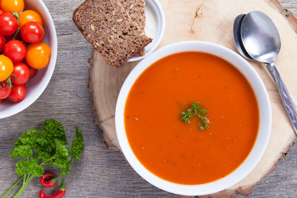 Soupe de tomates au pistou