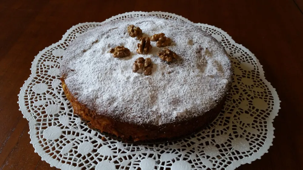 Gâteau aux noix, pommes et chocolat noir