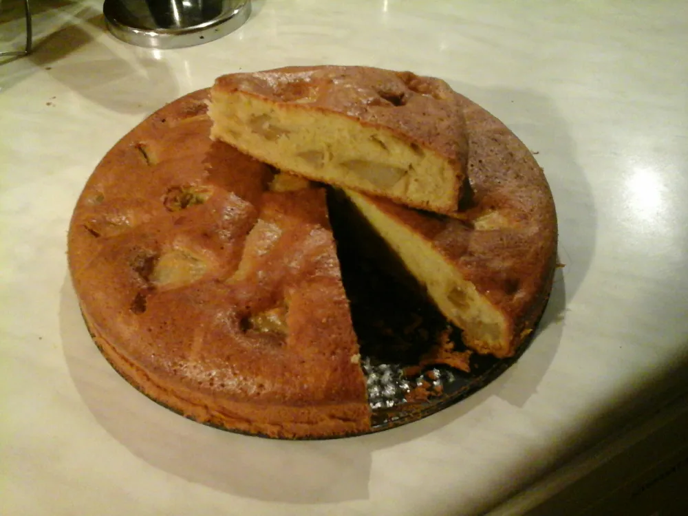 Gâteau de poires caramélisées au lait de coco