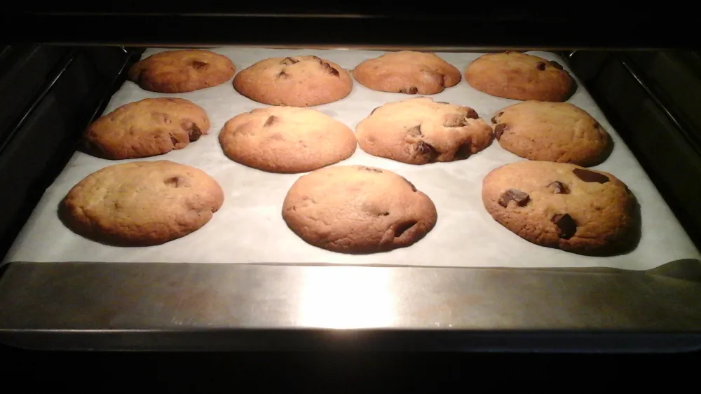 Cookies aux deux chocolats (blanc et noir), vanille et fleur doranger