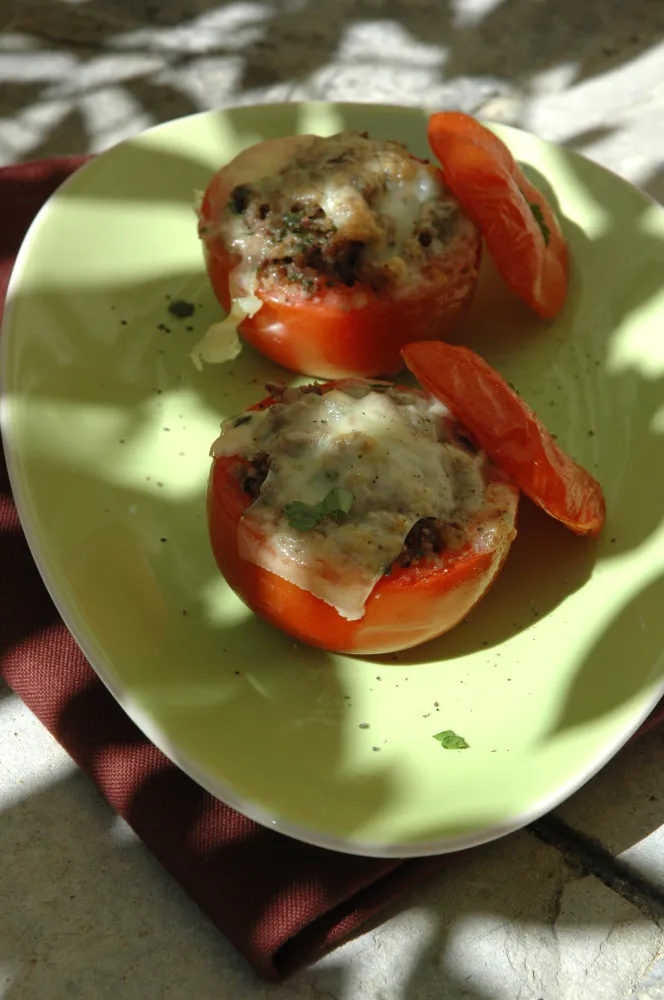 Tomates farcies à la viande et au gouda