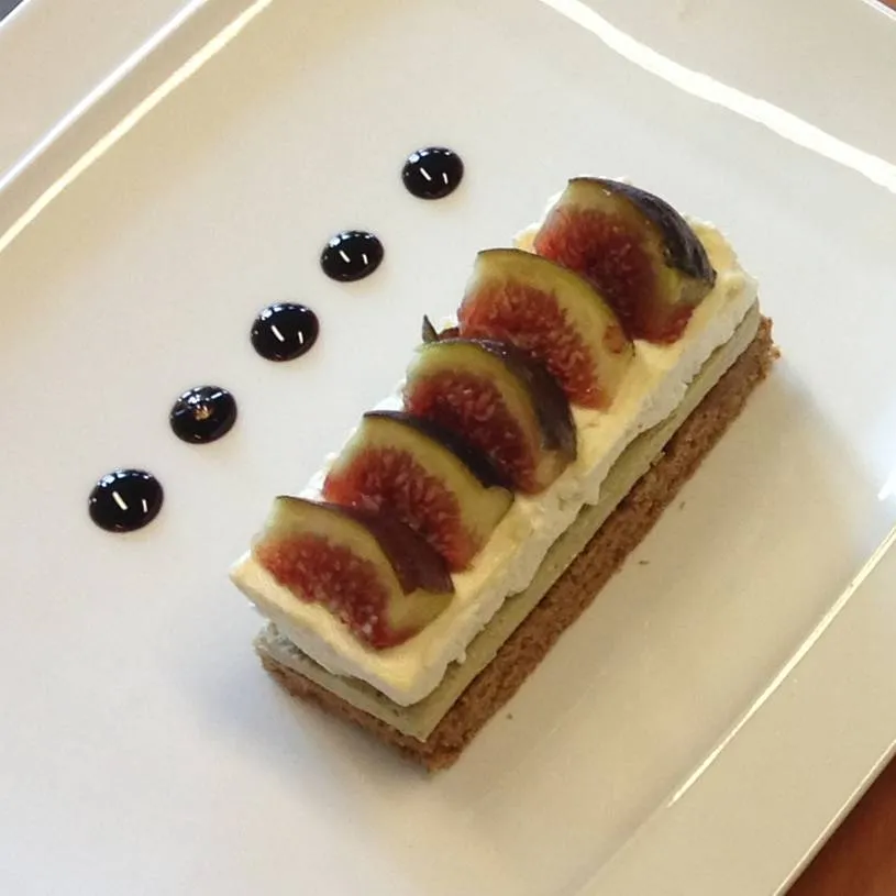 Tiramisu foie gras, pain dépices et figue