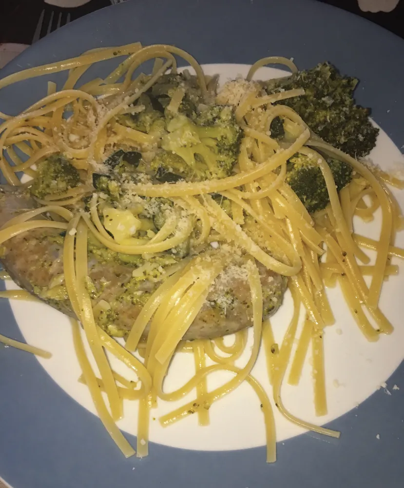 Linguini (spaghettis plats) aux brocolis et courgettes