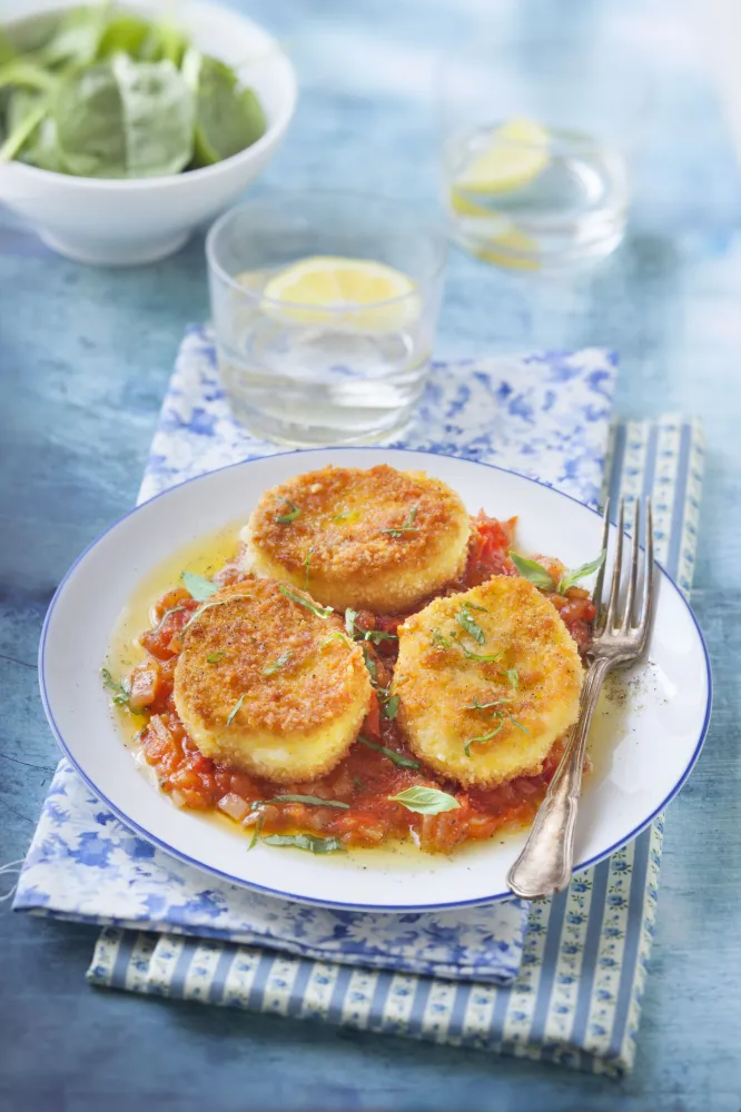 Mozzarella panée sur coulis de tomates