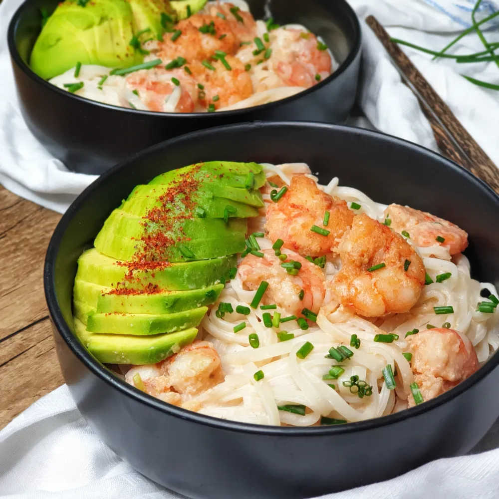 Nouilles de riz aux crevettes et à lavocat