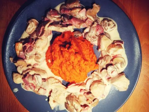 Poulet au cidre, bacon et champignons