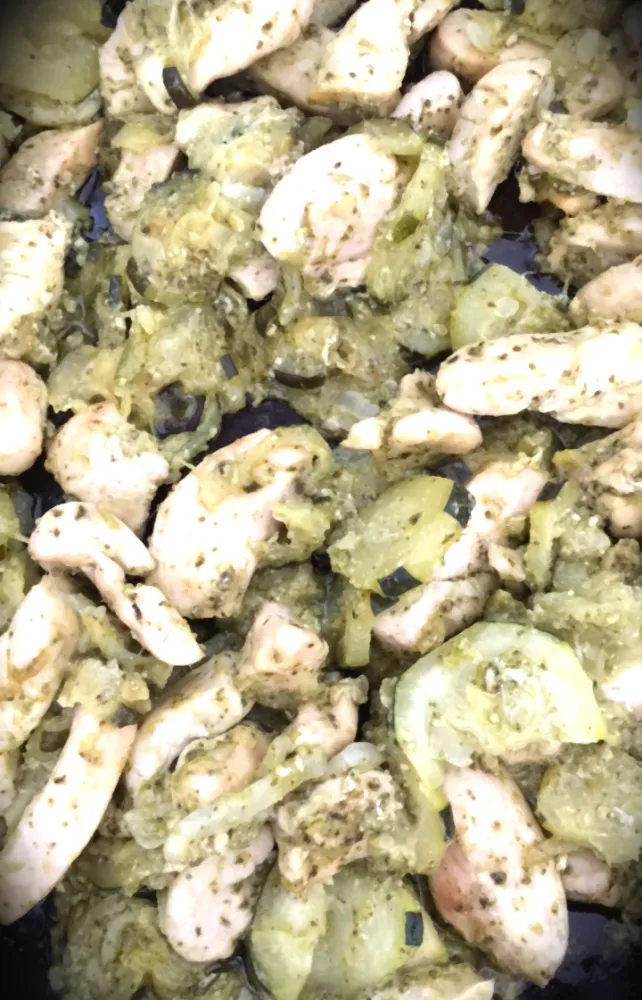 Poulet à la fondue de courgette au pesto