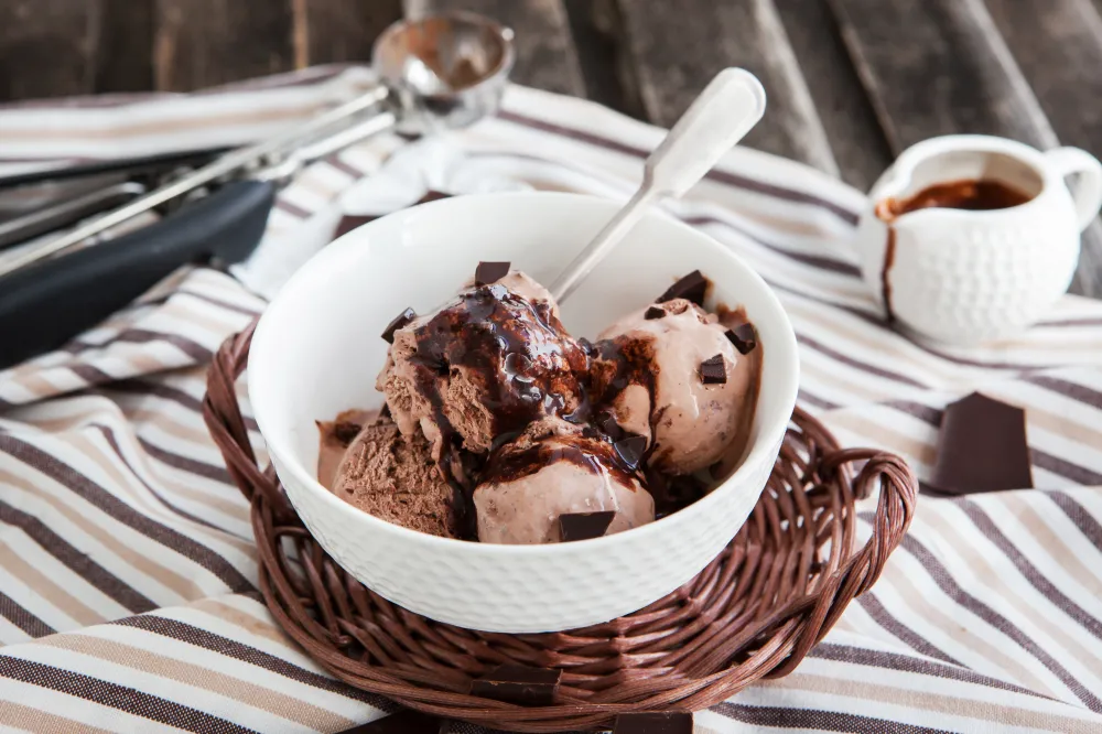 Glace au yaourt et chocolat