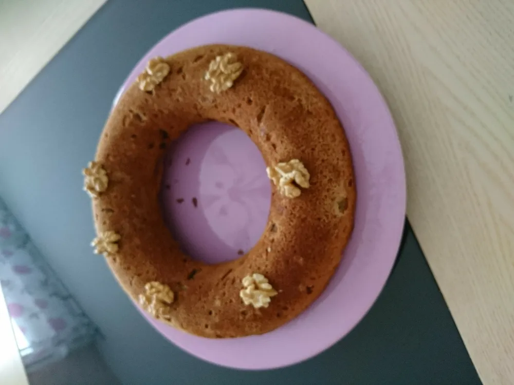 Savarin au rhum et aux raisins secs