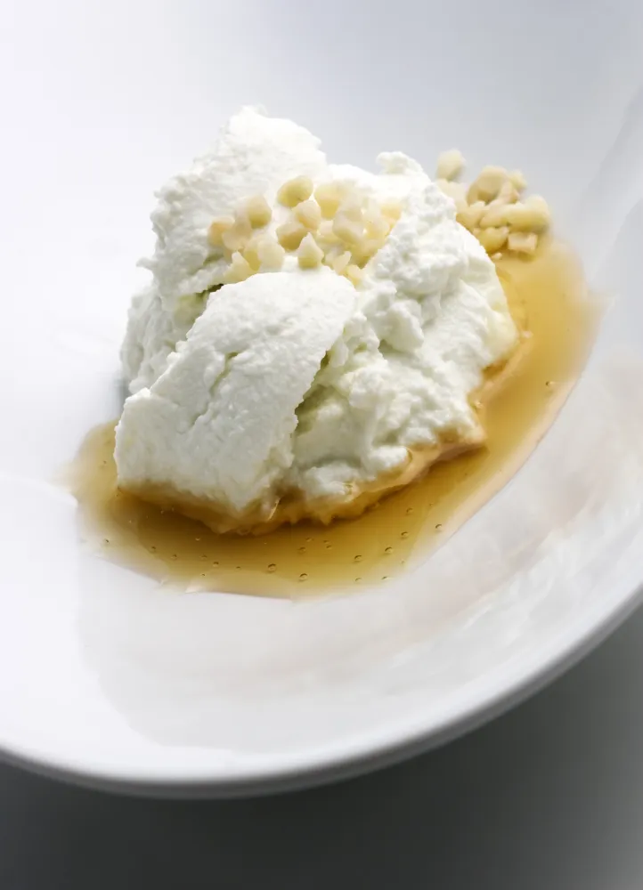 Crème glacée au miel dacacia et au sirop de lavande