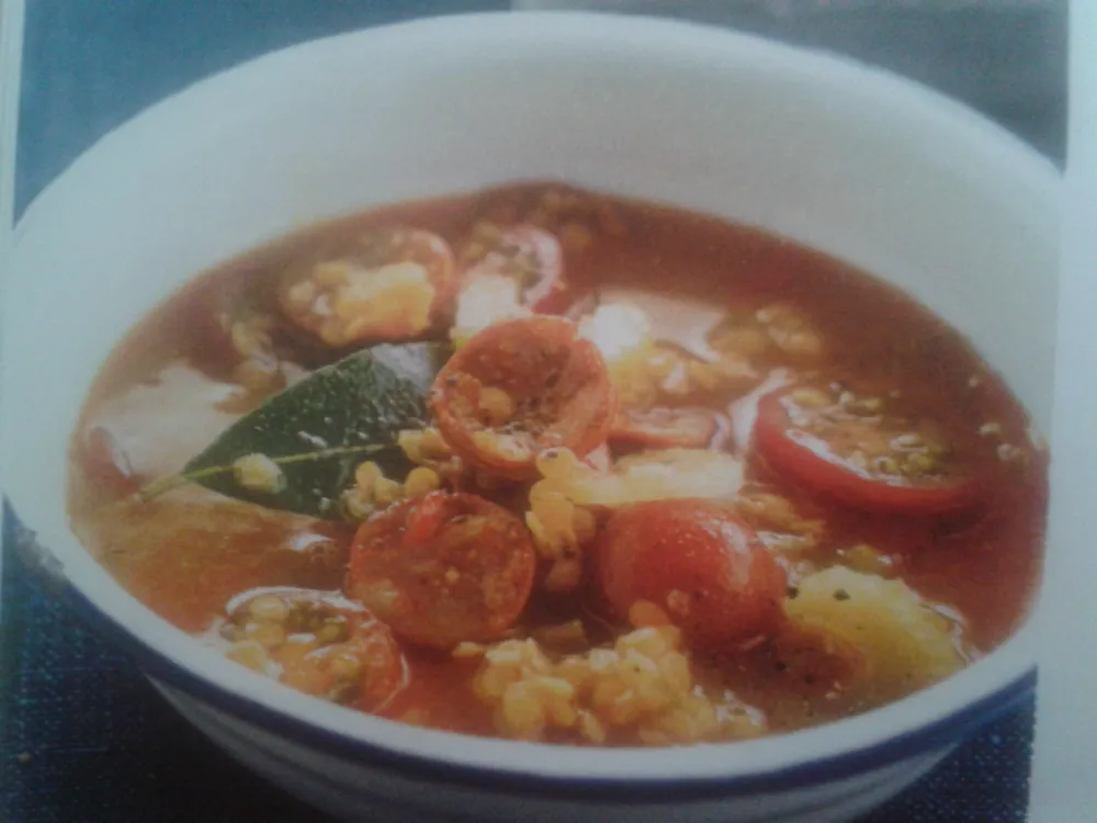 Soupe de lentilles corail aux tomates et au chorizo