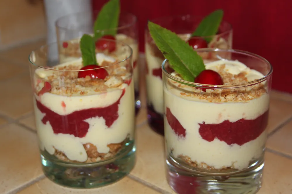 Tiramisu de cerises sur palets breton en verrines