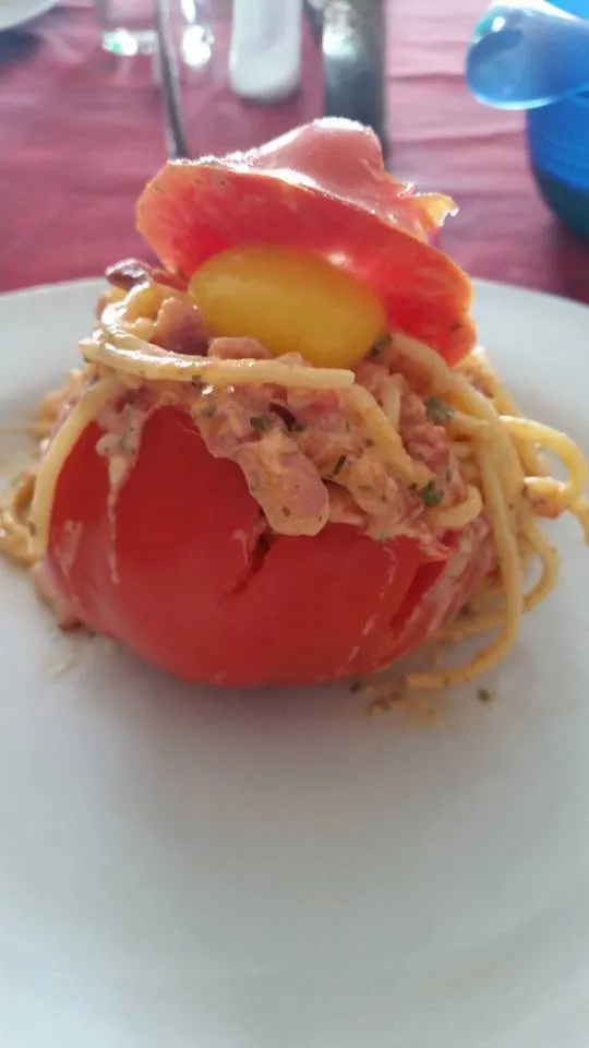 Tomate coeur de boeuf farcie à la carbonara