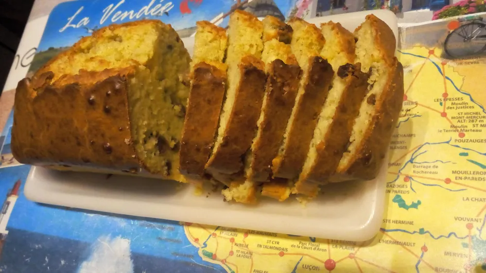 Cake au roquefort et raisins secs (facile)