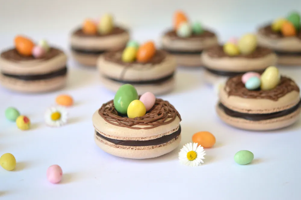 Macarons nids de Pâques au chocolat