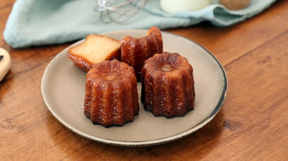 Canelés bordelaise