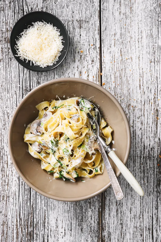 Tagliatelles aux champignons de printemps et à l'ail des ours